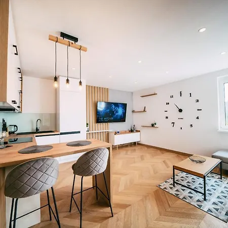 Luxury W. Views In Old Town