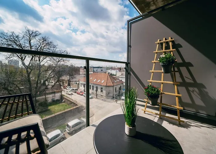 Luxury W. Views In Old Town Apartment *